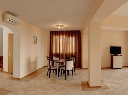 Hotel Vemara Club And - Free Parking And Free Access 3*
