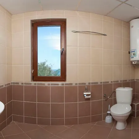 Vemara Club And - Free Parking And Free Access Hotel